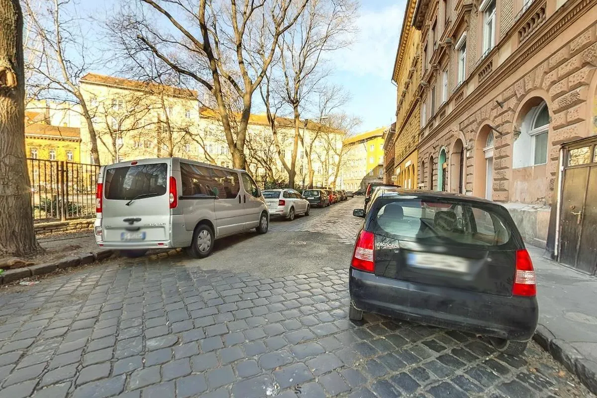 Sunny City Apartment Facing The Park Budapest Hungary