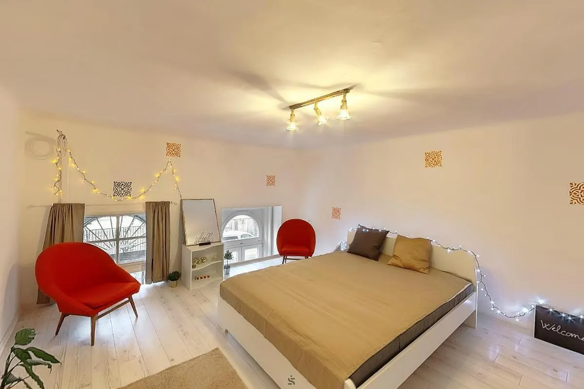 Sunny City Apartment Facing The Park contacts